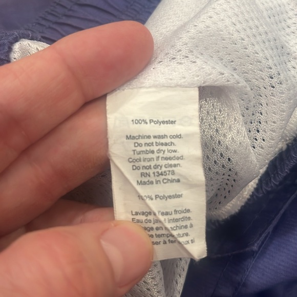 Vineyard vine boys swim trunks size large (16) . - Picture 3 of 9